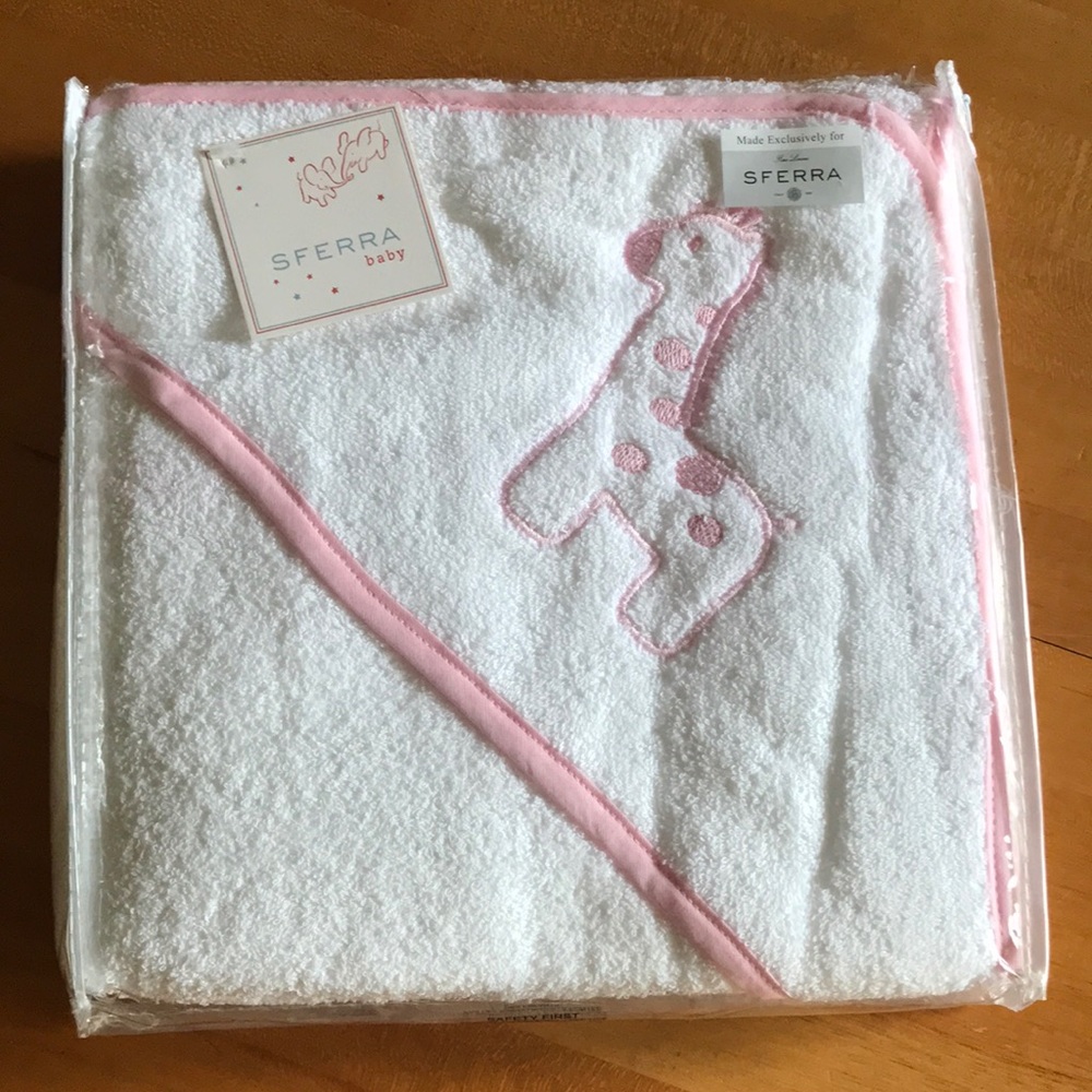 Sferra pink giraffe baby hooded towel NIP